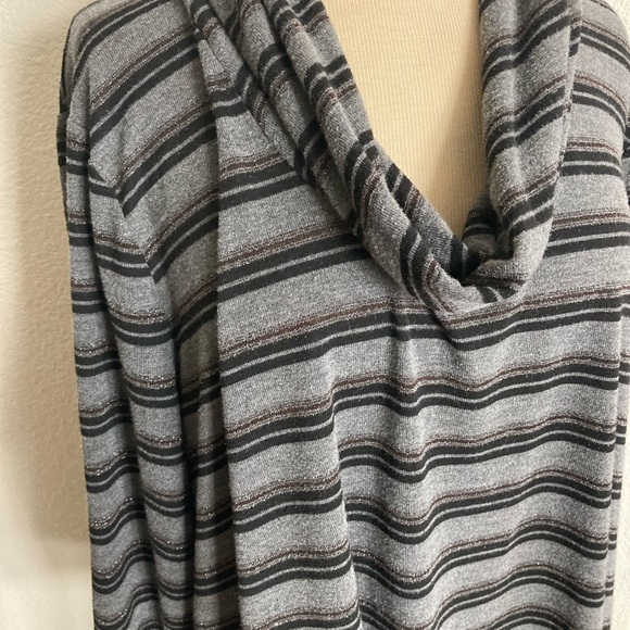 ❤️$5 BUNDLE SALE Maurices cowlneck top - Picture 2 of 7